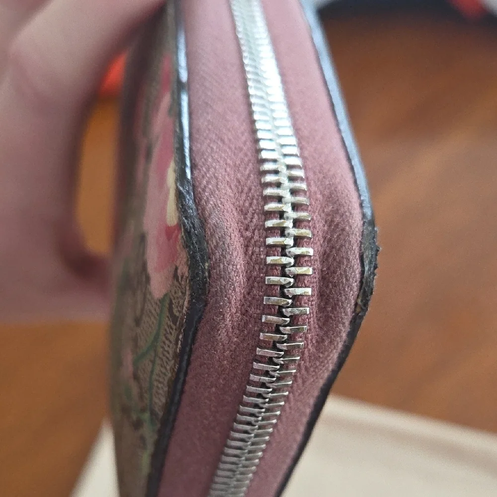 Gucci Floral GG Supreme Zip Around Wallet in Beige with Pink and Green Flowers - Picture 6 of 14